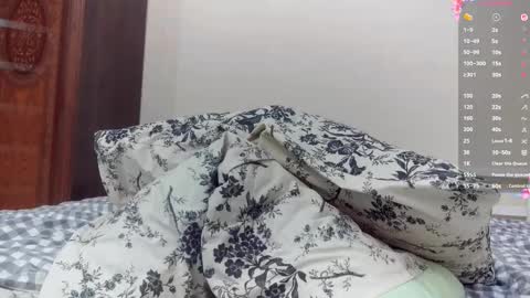 Snapshot of shirleyboulet chatting on 01-08-26, 07:16 Luna online show from 01-08-26, 07:16