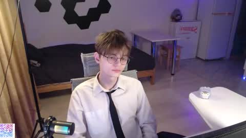 shiromy_ online show from 11-29-25, 06:11