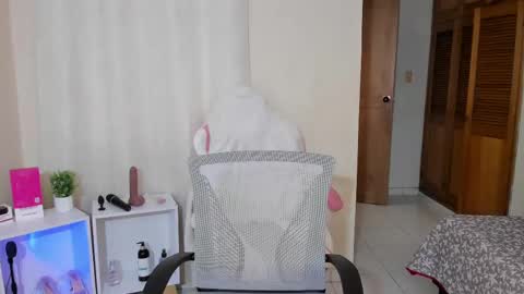  kendal  online show from 02-24-25, 04:47