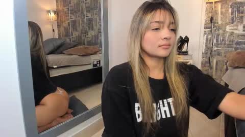 Snapshot of shofiavega chatting on 11-11-25, 02:50 SHOFIA online show from 11-11-25, 02:50