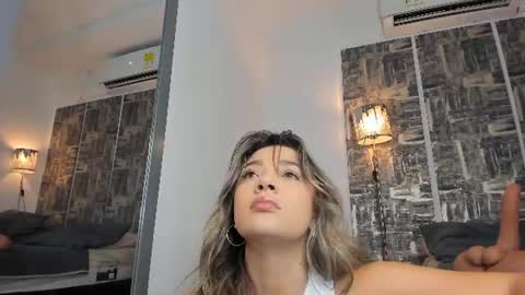 SHOFIA online show from 06-19-26, 05:17