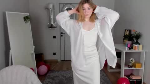 Agatha online show from 10-10-25, 01:32