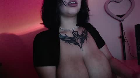 Snapshot of shopie_hank chatting on 12-07-24, 02:53 Shopie Hank online show from 12-07-24, 02:53