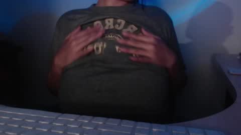 Snapshot of shopie_hank chatting on 12-19-24, 01:28 Shopie Hank online show from 12-19-24, 01:28