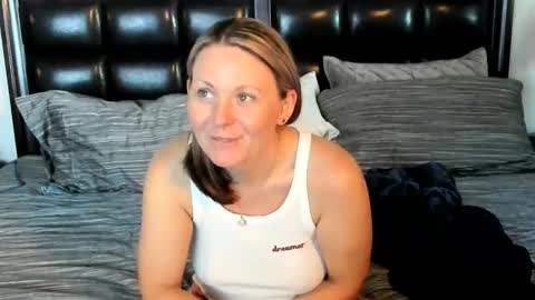 Snapshot of shortstuff79 chatting on 11-16-25, 07:30 shortstuff79 online show from 11-16-25, 07:30