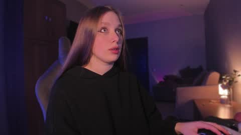 Snapshot of shorty_di chatting on 12-22-24, 12:17 Diana online show from 12-22-24, 12:17