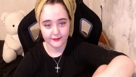 Snapshot of show_for_you chatting on 12-18-24, 05:00 show_for_you online show from 12-18-24, 05:00