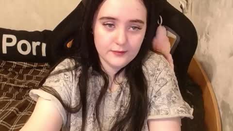 Snapshot of show_for_you chatting on 10-22-25, 01:00 show_for_you online show from 10-22-25, 01:00