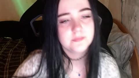 Snapshot of show_for_you chatting on 11-18-25, 12:31 show_for_you online show from 11-18-25, 12:31