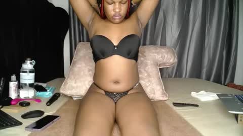 Snapshot of shugacubee chatting on 01-08-25, 02:25 EVA online show from 01-08-25, 02:25