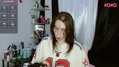 Snapshot of shun_sun chatting on 12-06-24, 05:53 Shun White online show from 12-06-24, 05:53