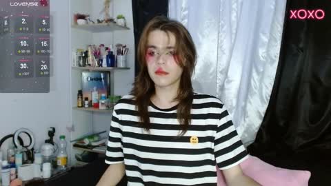 Snapshot of shun_sun chatting on 02-23-25, 02:07 Shun White online show from 02-23-25, 02:07