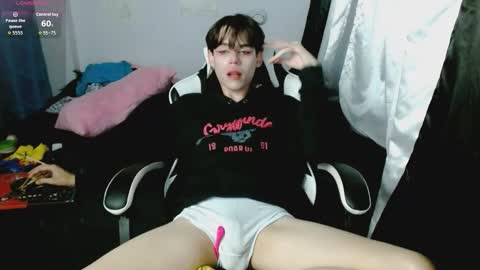 Snapshot of shun_sun chatting on 01-15-26, 05:34 Shun White online show from 01-15-26, 05:34