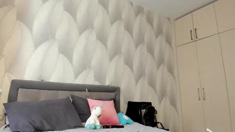 Mika online show from 02-28-25, 11:03