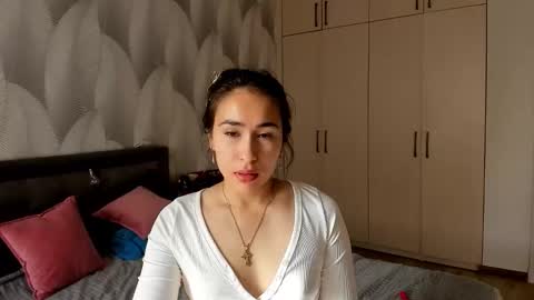 Mika online show from 09-25-25, 02:48