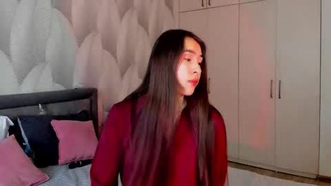 Mika online show from 12-15-25, 04:06