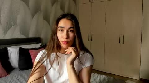 Mika online show from 04-20-26, 02:14