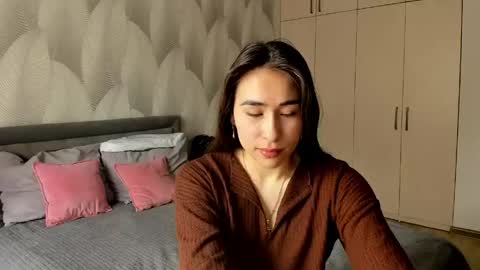 Snapshot of shy_bambiii chatting on 05-18-26, 03:35 Mika online show from 05-18-26, 03:35