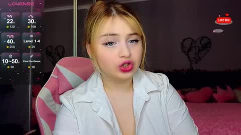 Snapshot of shy_blondiee chatting on 02-08-25, 11:45 Molly online show from 02-08-25, 11:45