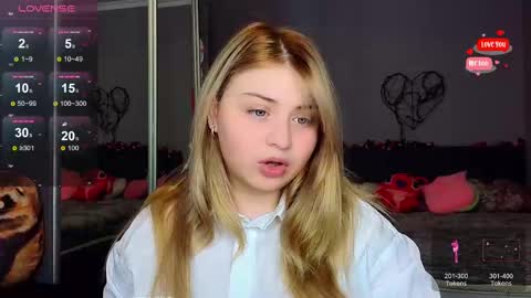 Snapshot of shy_blondiee chatting on 02-11-25, 11:54 Molly online show from 02-11-25, 11:54