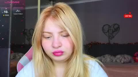 Snapshot of shy_blondiee chatting on 02-25-25, 12:03 Molly online show from 02-25-25, 12:03