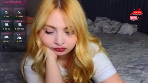 Snapshot of shy_blondiee chatting on 03-10-25, 10:02 Molly online show from 03-10-25, 10:02