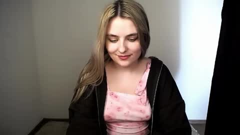 shy_sabrina_ online show from 04-14-26, 12:22