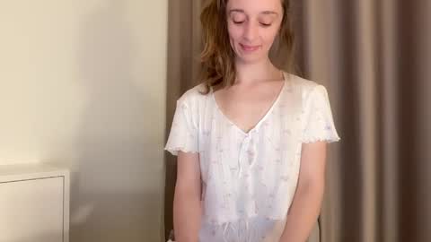 Snapshot of shy_schoolgirl_ chatting on 05-07-26, 06:13 shy_schoolgirl_ online show from 05-07-26, 06:13