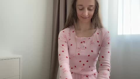 Snapshot of shy_schoolgirl_ chatting on 05-23-26, 01:15 shy_schoolgirl_ online show from 05-23-26, 01:15