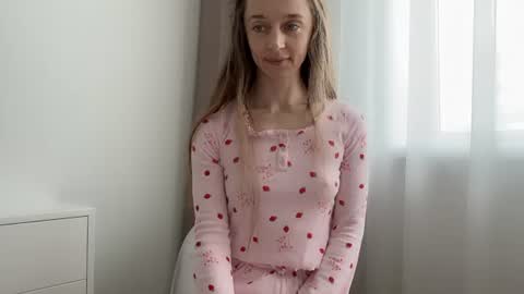 shy_schoolgirl_ online show from 06-17-26, 11:56