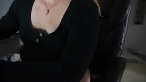 bella online show from 09-11-25, 03:39