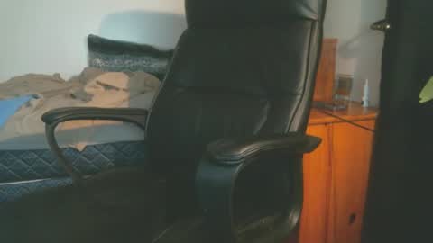 shyboyhugecum2020 online show from 04-19-26, 04:12