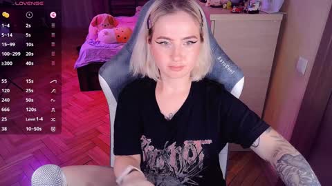 Effie online show from 12-19-24, 01:28