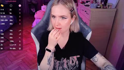 Effie online show from 01-24-25, 07:39