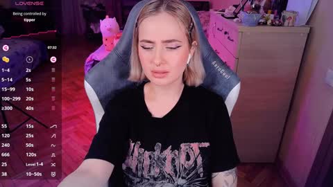 Effie online show from 01-28-25, 09:08