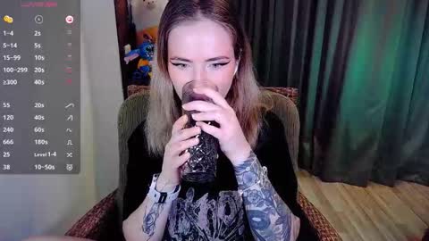 Effie online show from 10-15-25, 06:46