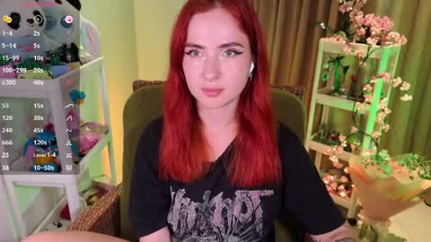 Snapshot of shyfoxxxy chatting on 06-08-26, 11:21 Effie online show from 06-08-26, 11:21