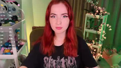 Snapshot of shyfoxxxy chatting on 06-12-26, 09:41 Effie online show from 06-12-26, 09:41