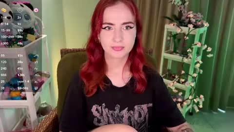 Snapshot of shyfoxxxy chatting on 06-20-26, 06:49 Effie online show from 06-20-26, 06:49