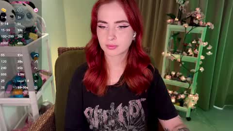 Snapshot of shyfoxxxy chatting on 06-24-26, 10:14 Effie online show from 06-24-26, 10:14