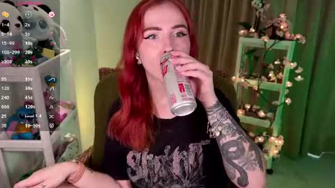 Snapshot of shyfoxxxy chatting on 06-27-26, 08:30 Effie online show from 06-27-26, 08:30