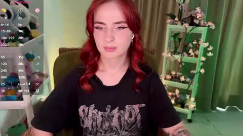 Snapshot of shyfoxxxy chatting on 06-29-26, 06:41 Effie online show from 06-29-26, 06:41