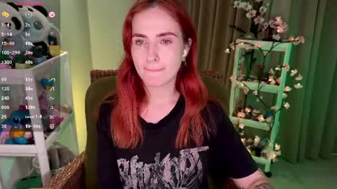 Snapshot of shyfoxxxy chatting on 07-12-26, 06:32 Effie online show from 07-12-26, 06:32