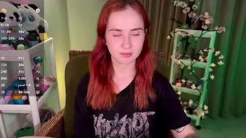 Snapshot of shyfoxxxy chatting on 07-16-26, 06:14 Effie online show from 07-16-26, 06:14