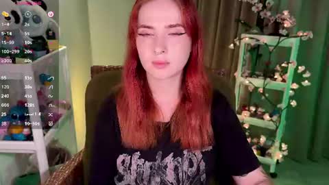 Snapshot of shyfoxxxy chatting on 07-17-26, 06:35 Effie online show from 07-17-26, 06:35