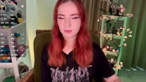 Snapshot of shyfoxxxy chatting on 07-18-26, 06:39 Effie online show from 07-18-26, 06:39