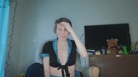 Snapshot of shyohiogirl chatting on 01-29-25, 12:45 Hippie online show from 01-29-25, 12:45