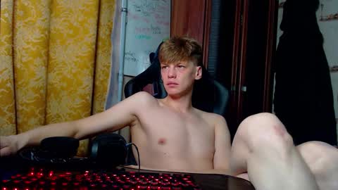 Snapshot of shyredstar chatting on 02-06-26, 04:06 Tom and Betty online show from 02-06-26, 04:06