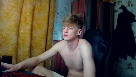 Snapshot of shyredstar chatting on 02-15-26, 04:31 Tom and Betty online show from 02-15-26, 04:31