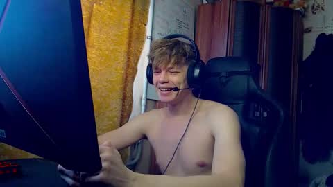 Snapshot of shyredstar chatting on 02-20-26, 06:26 Tom and Betty online show from 02-20-26, 06:26